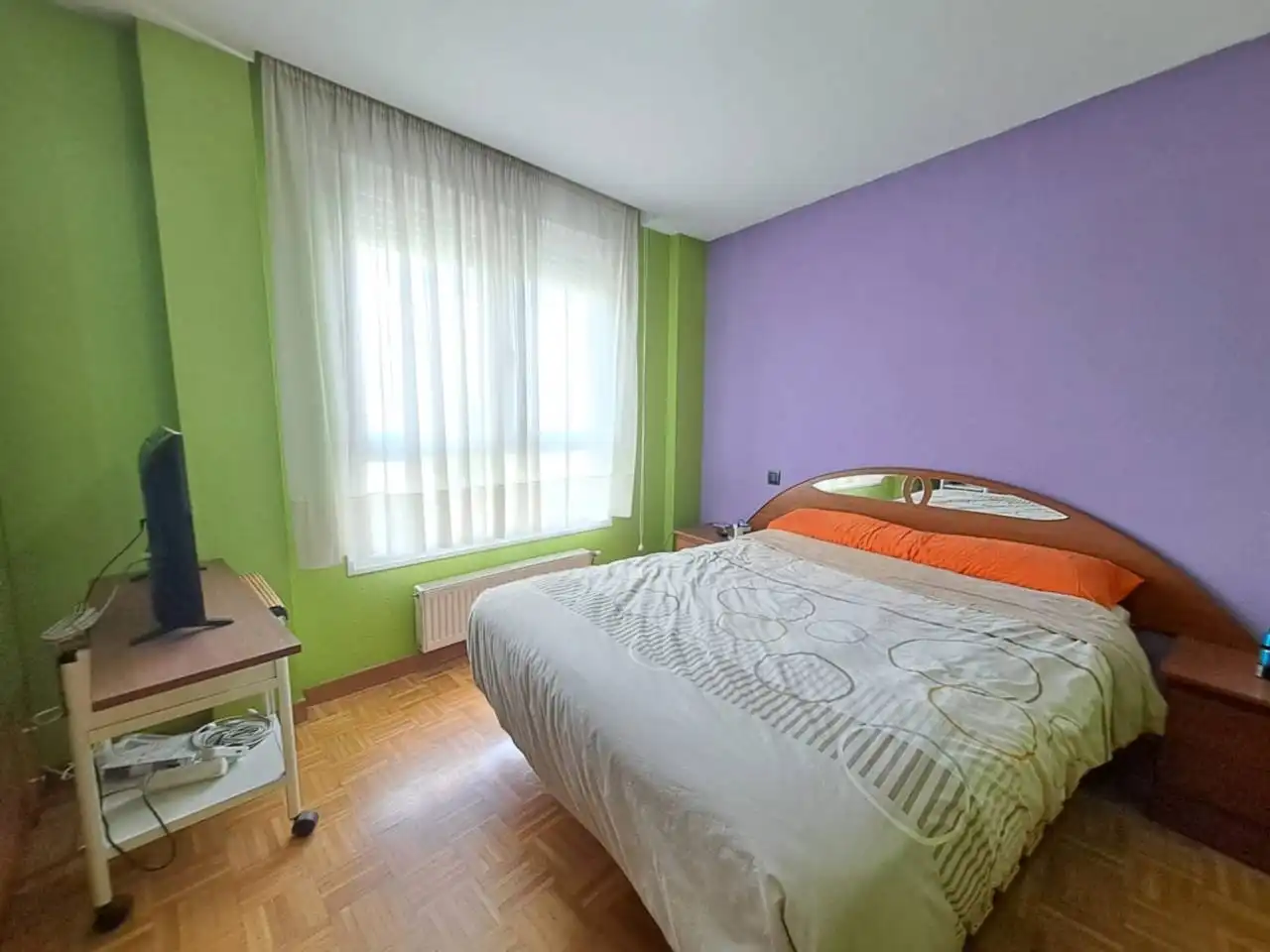 Habitación de Casa adosada en venta en Burgos con Calefacción, Jardín privado y Parquet