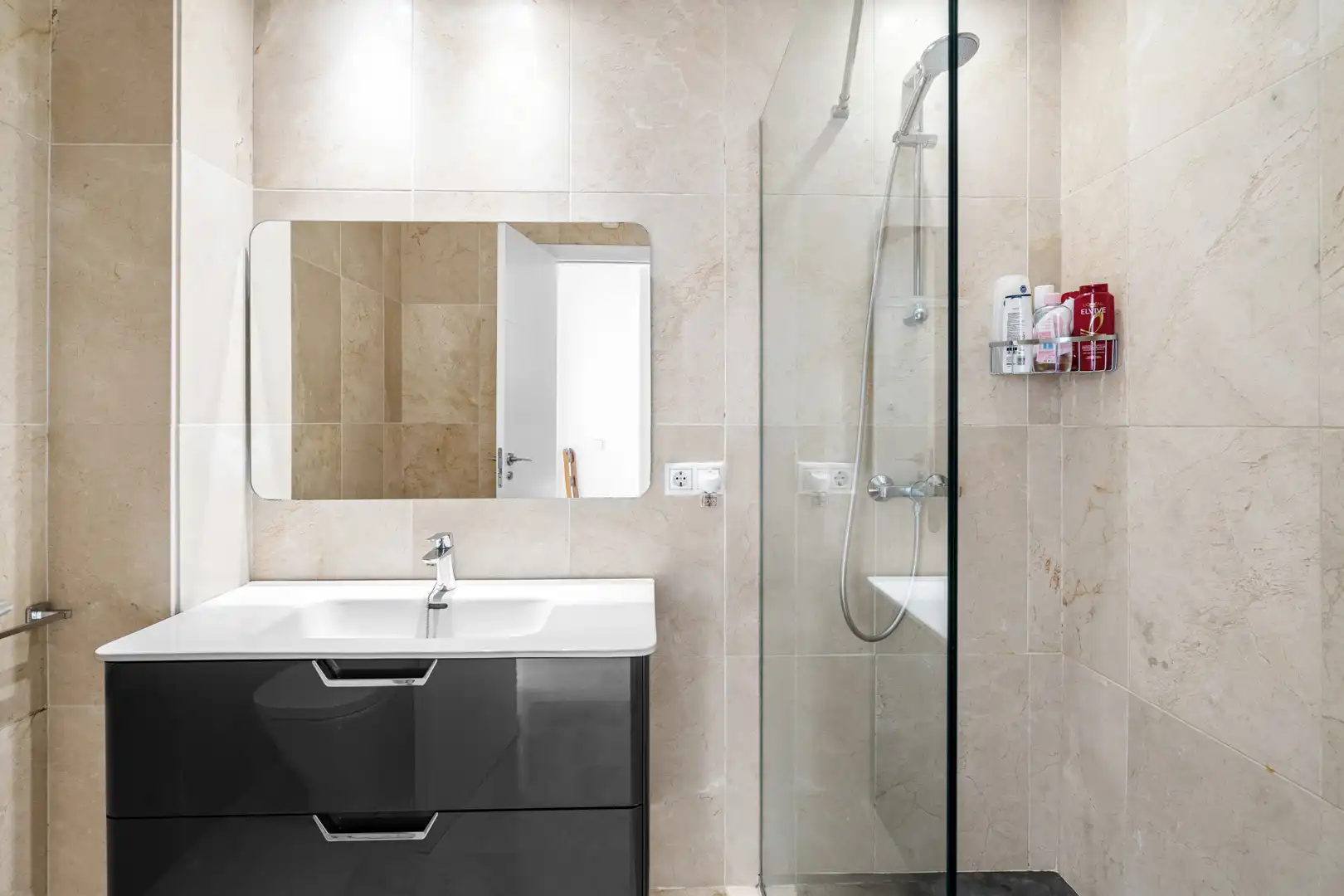 Baño de Casa adosada en venta en Marbella con Aire acondicionado, Terraza y Piscina