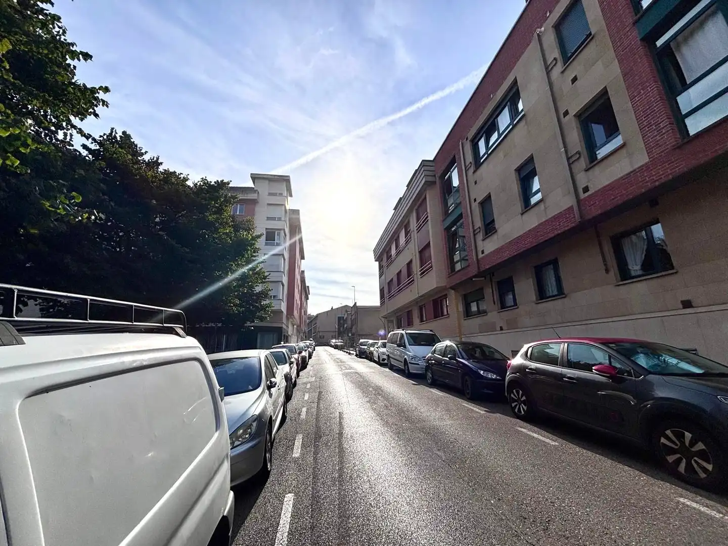 Außenansicht von Wohnungen zur Miete in Gijón  mit Heizung, Parkett und Abstellraum
