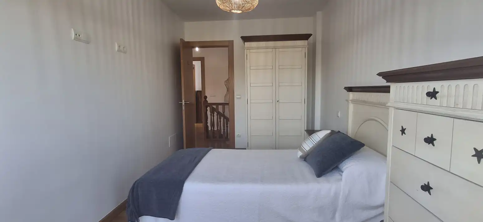 Habitación de Casa o chalet en venta en Santillana del Mar con Calefacción, Jardín privado y Parquet