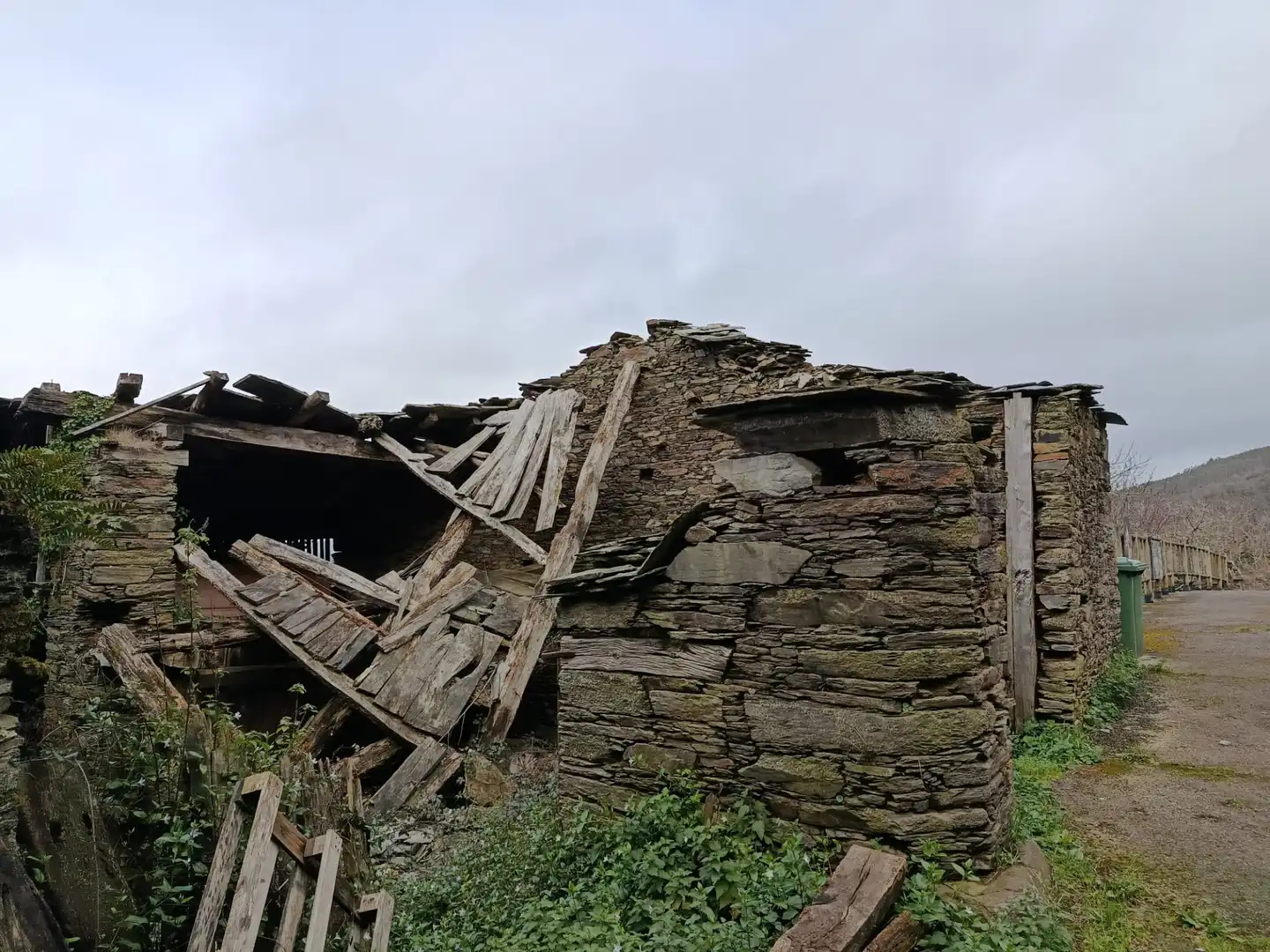 Vista exterior de Finca rústica en venda en A Pontenova   amb Jardí privat, Terrassa i Balcó