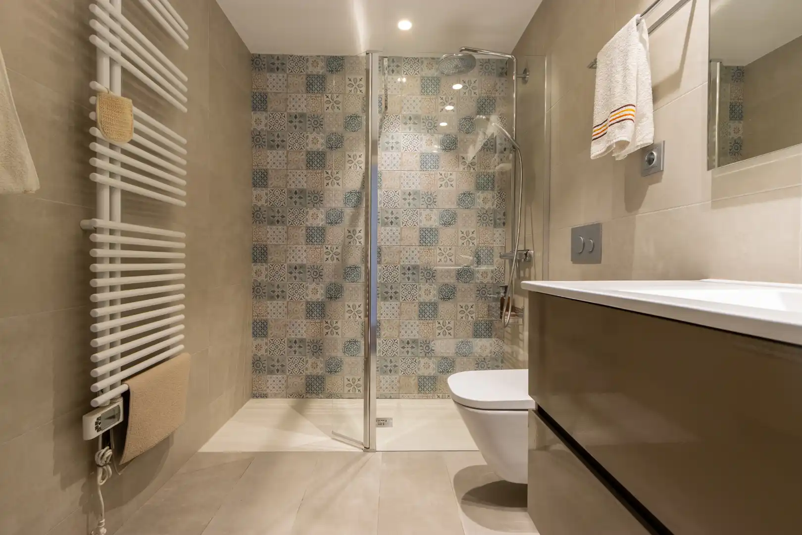Bathroom of Flat for sale in Salou  with Parquet flooring and Oven