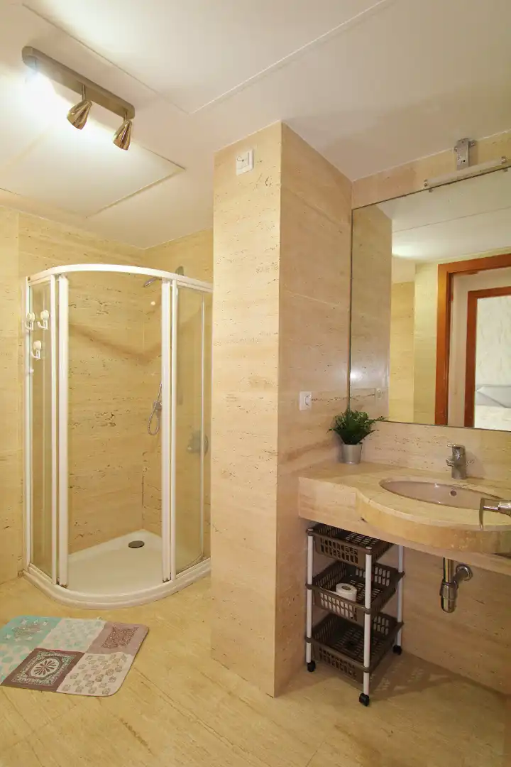 Baño de Piso en venta en Alhaurín de la Torre con Aire acondicionado, Terraza y Piscina comunitaria