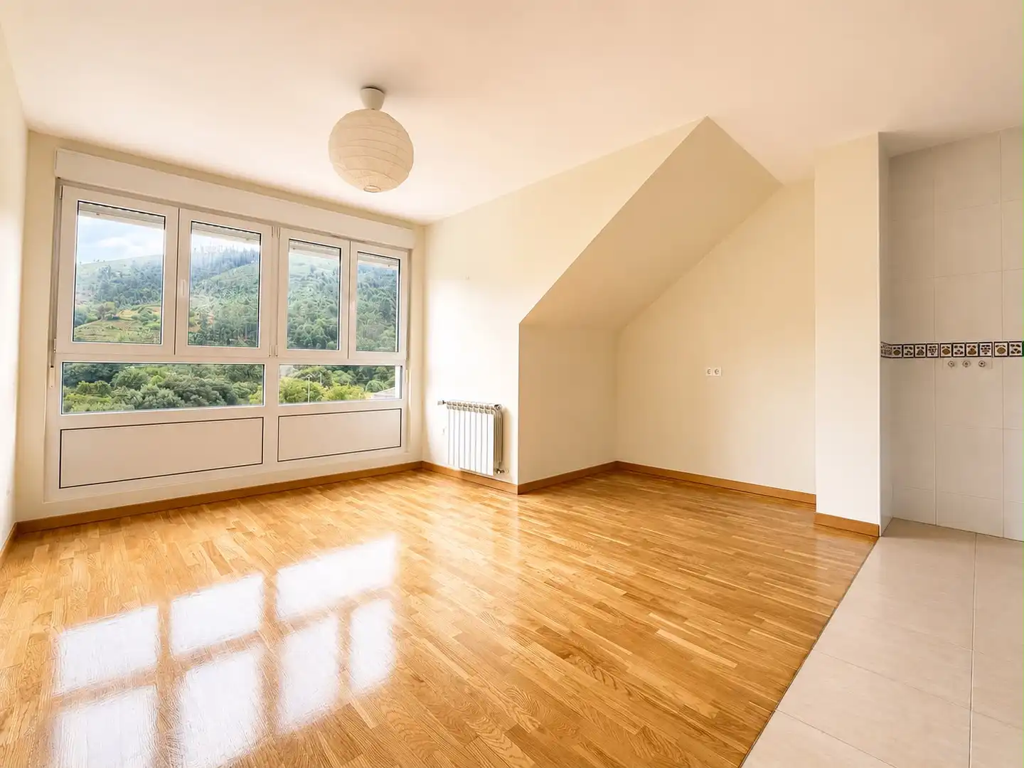 Dormitori de Àtic en venda en Valdés - Luarca amb Calefacció, Parquet i Moblat