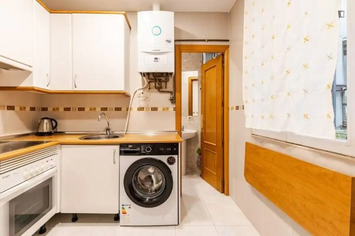 Cuina de Casa o xalet de lloguer en Madrid amb Moblat, Forn i Rentadora