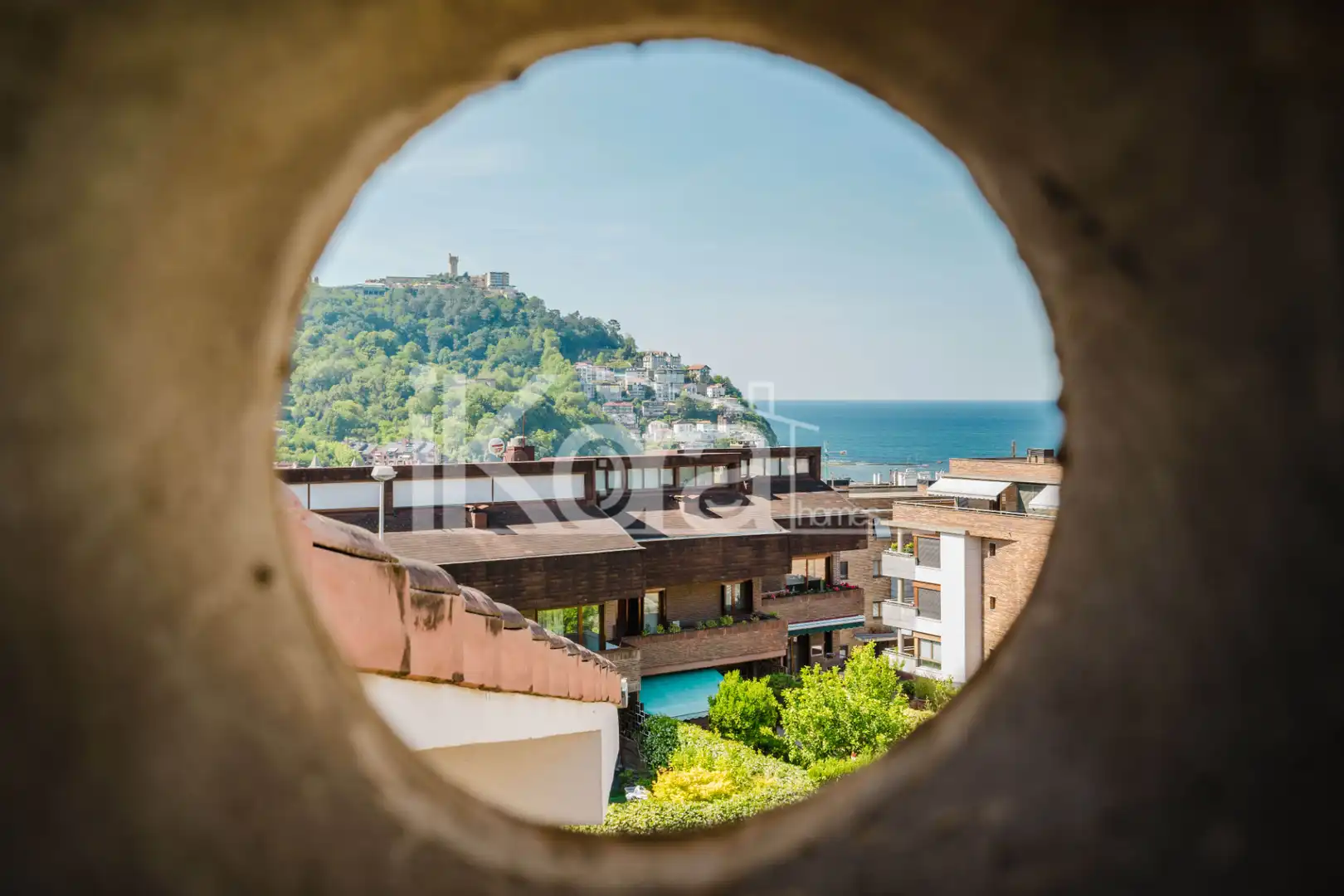 Vista exterior de Dúplex en venda en Donostia - San Sebastián  amb Forn, Rentadora i Microones