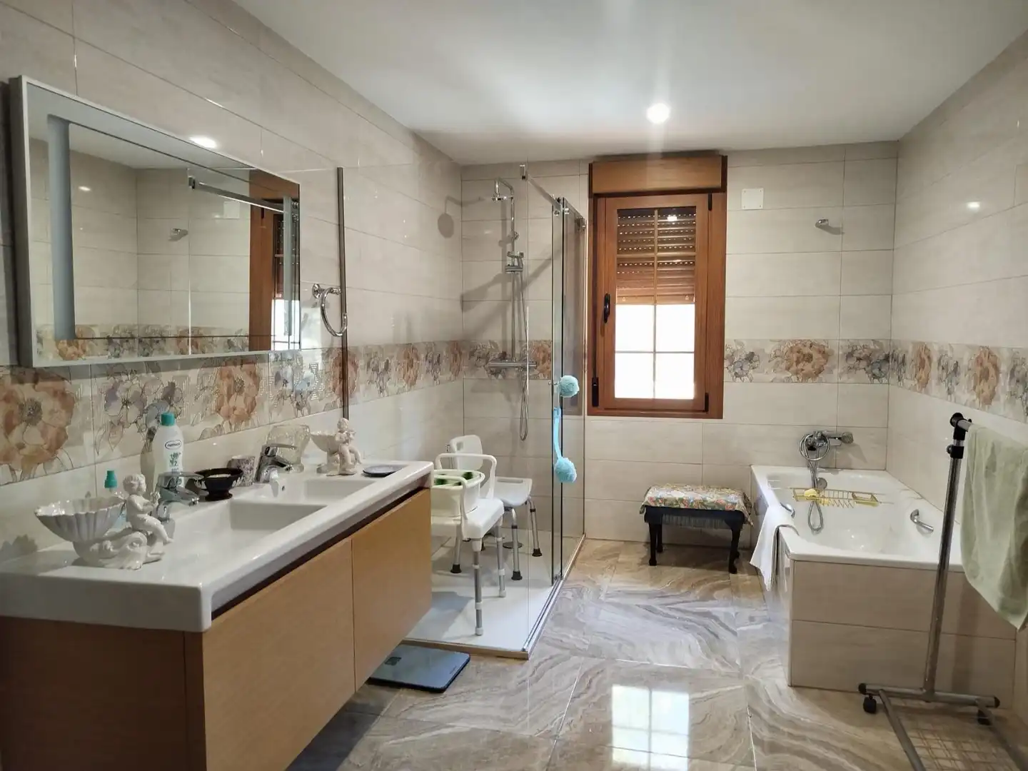Bathroom of Houses for sale in El Escorial  with Heating and Swimming Pool