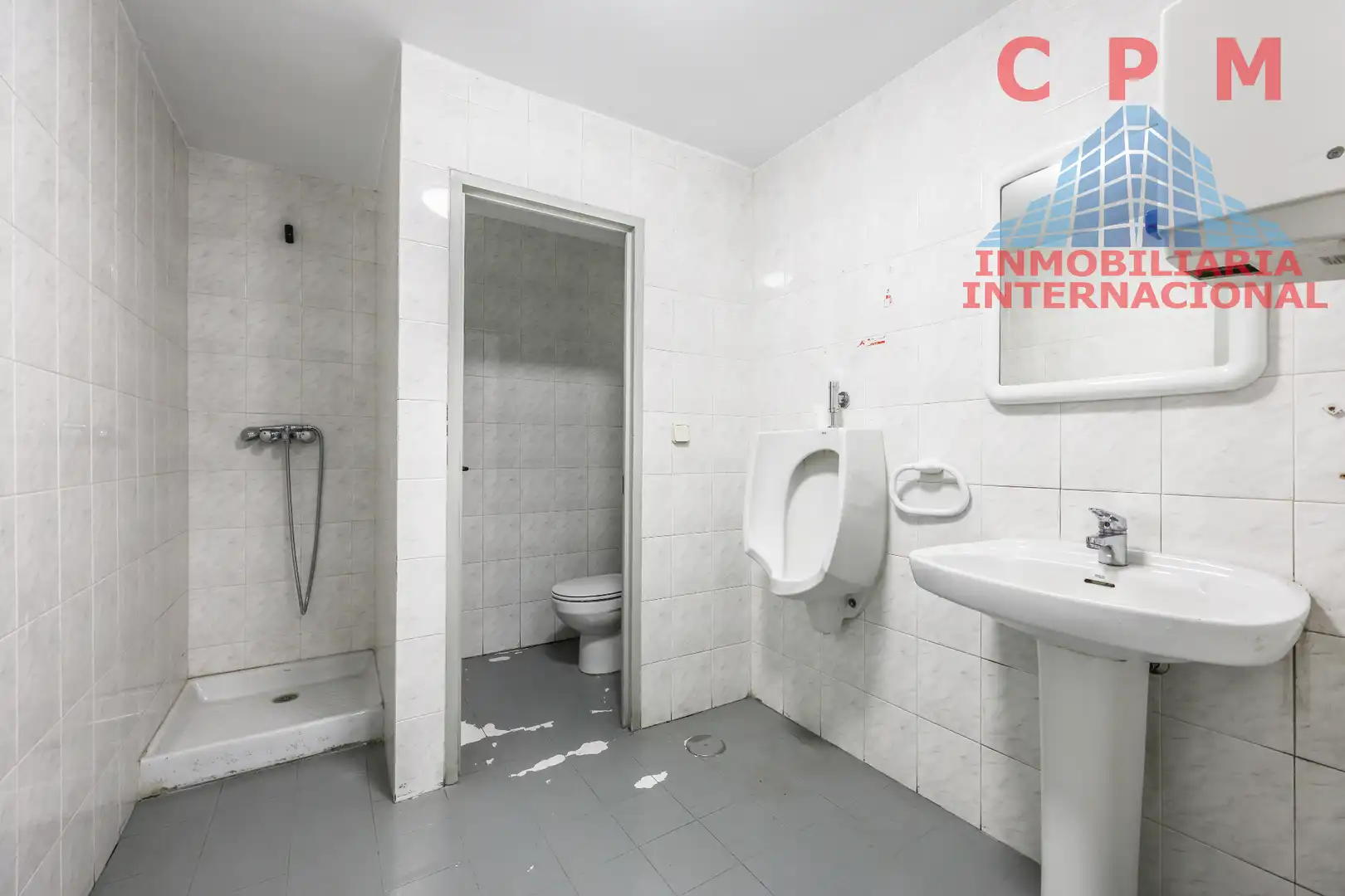 Badezimmer von Fabrikhallen zur Miete in Coslada mit Heizung und Alarm