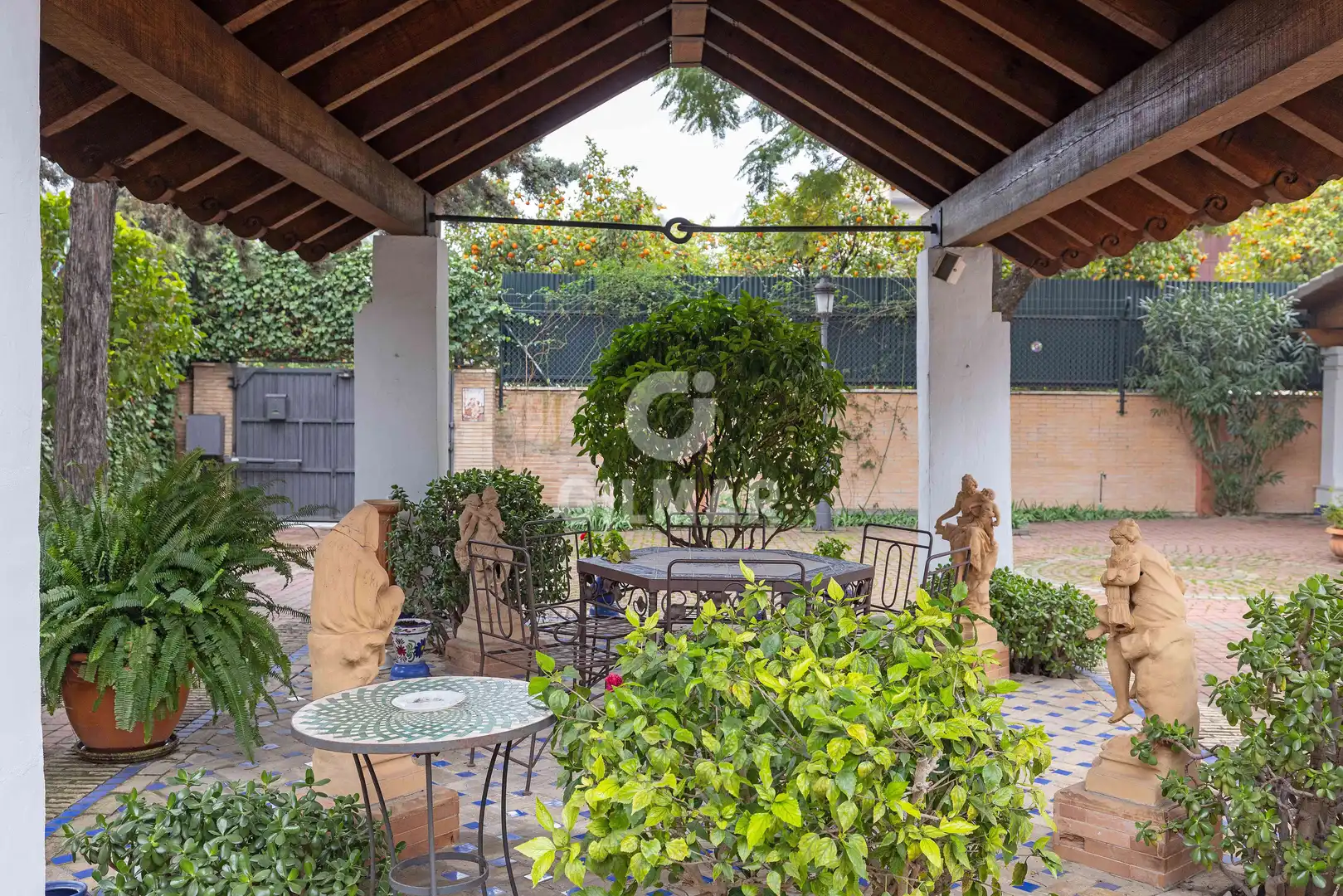 Terrassa de Casa o xalet en venda en Sevilla amb Calefacció i Jardí privat