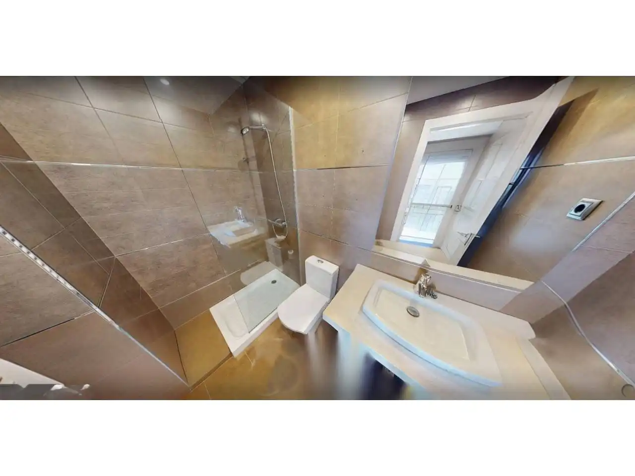 Bathroom of Attic for rent in Carabanchel