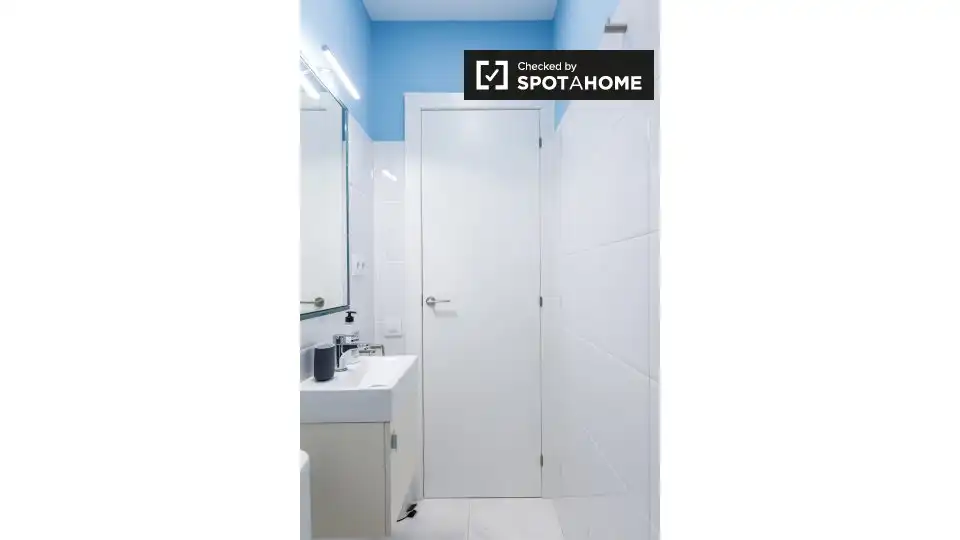 Baño de Piso de alquiler en Barcelona con Aire acondicionado, Calefacción y Amueblado
