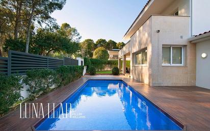 Vista exterior de Casa o xalet en venda en Castelldefels amb Aire condicionat, Calefacció i Piscina