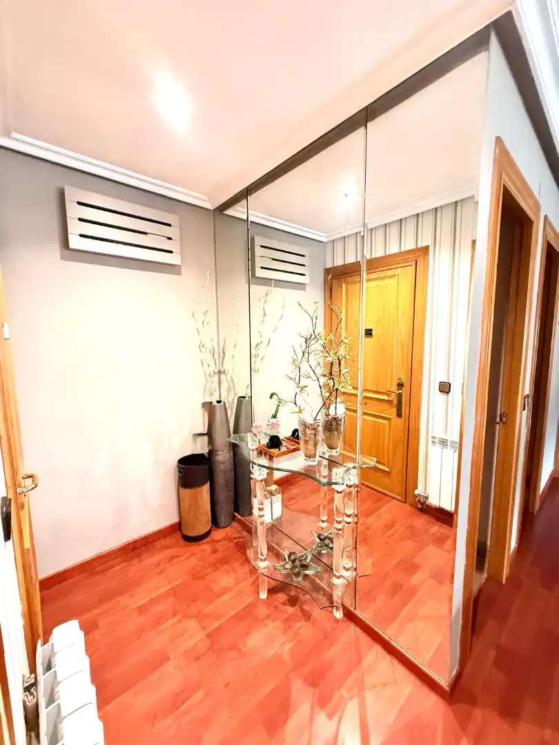 Piso en venta en Oviedo  con Calefacción, Parquet y Terraza