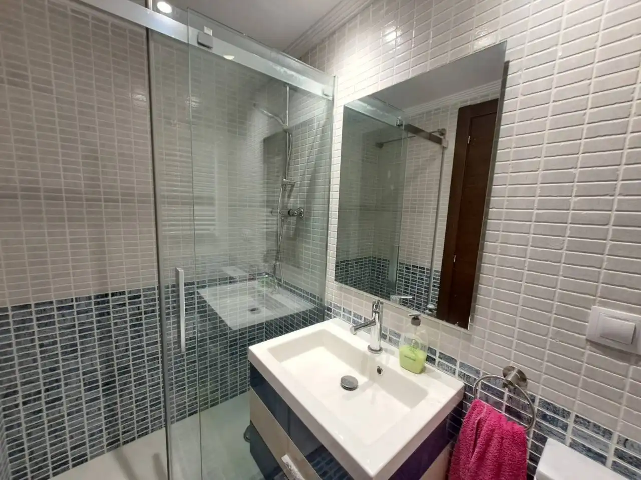 Baño de Casa adosada en venta en Castrillo del Val con Calefacción, Jardín privado y Parquet