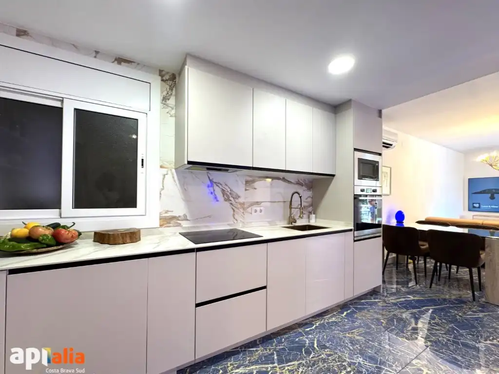 Cuina de Apartament en venda en Lloret de Mar amb Aire condicionat, Calefacció i Forn