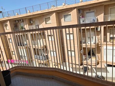 Wohnung mit Balkon zum Verkauf in Roquetas de Mar ciudad