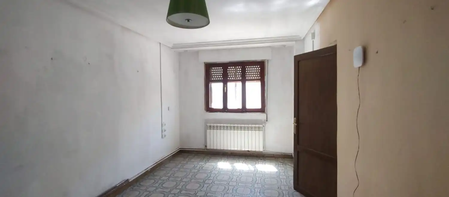 Casa adosada en venda a Escuderos, Campaspero