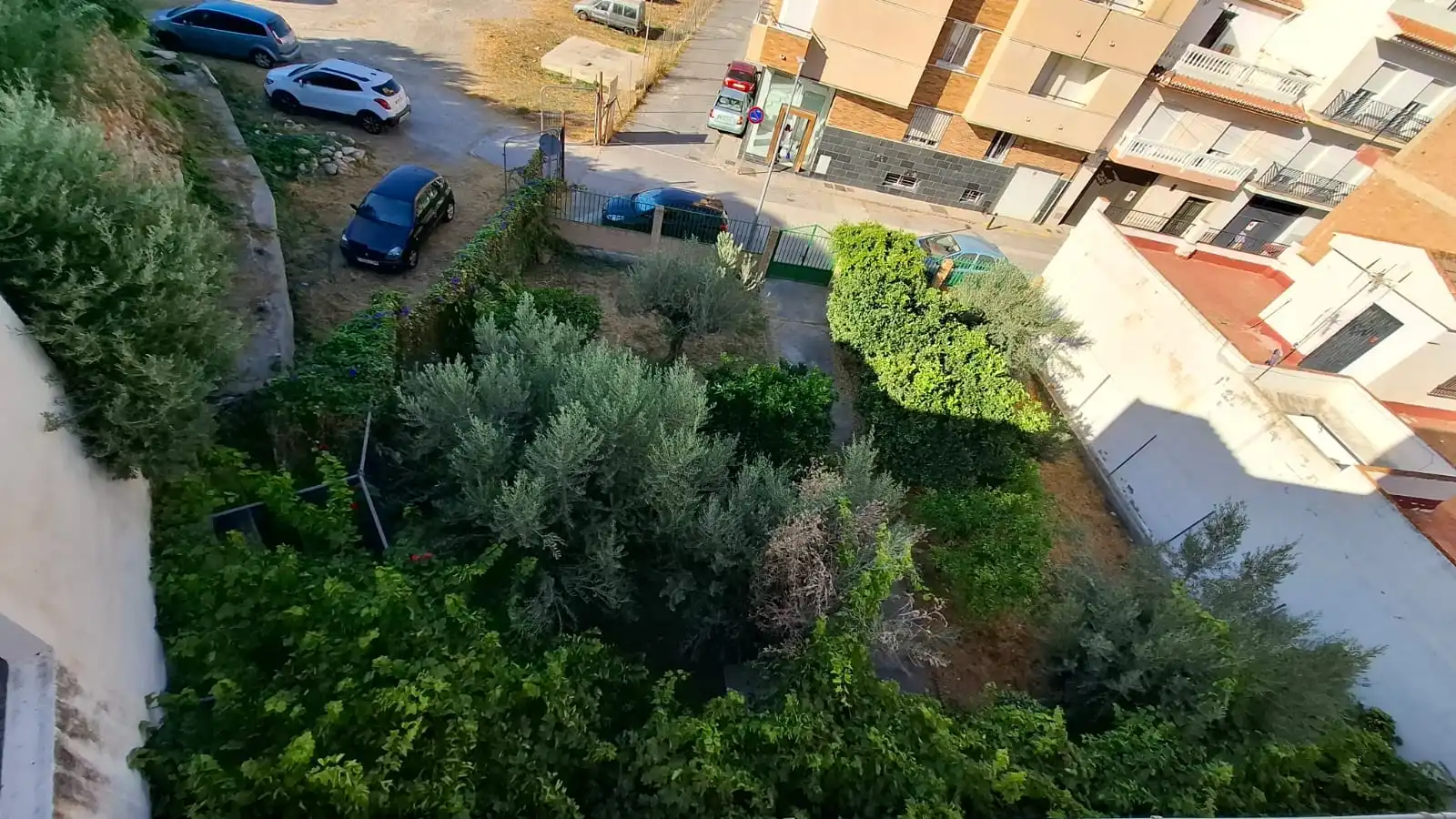 Einfamilien-Reihenhaus zum Verkauf in Vélez de Benaudalla mit Privatgarten, Terrasse und Möbliert