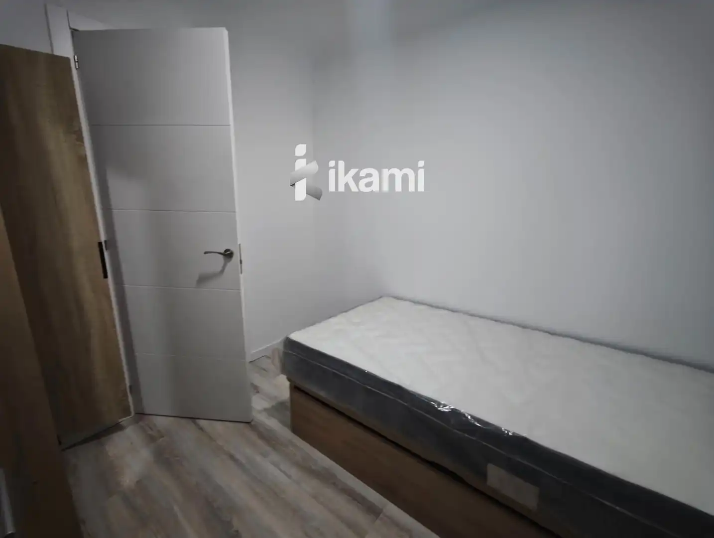 Habitación de Piso en venta en Madrid con Calefacción, Jardín privado y Amueblado