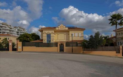 Vista exterior de Casa o xalet en venda en Mijas amb Terrassa i Piscina