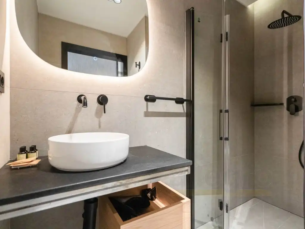 Bathroom of Commercial properties for sale in Puente de Vallecas