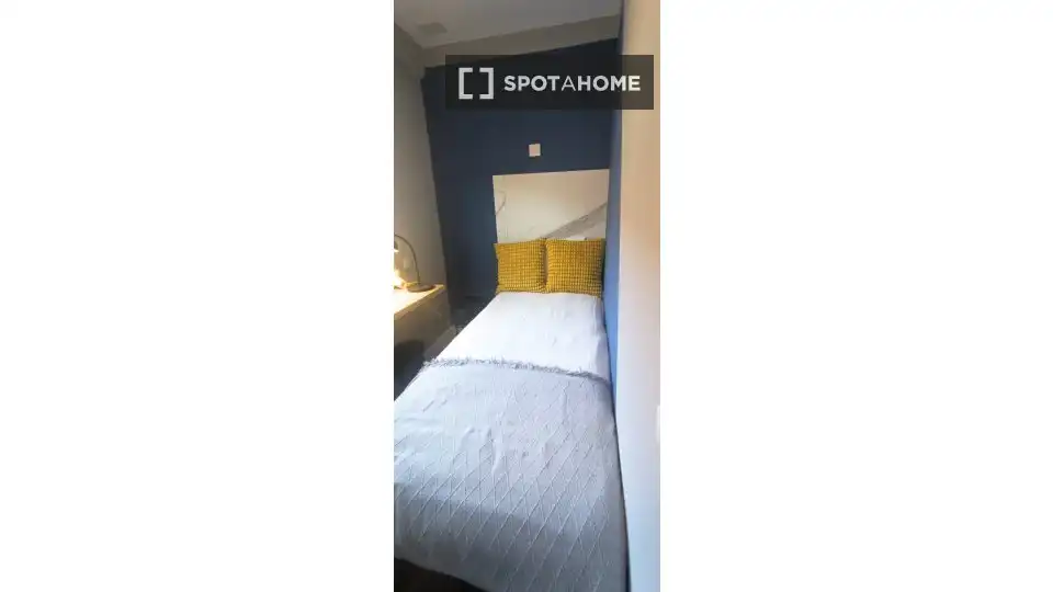 Habitación de Piso para compartir en Segovia con Aire acondicionado, Calefacción y Amueblado