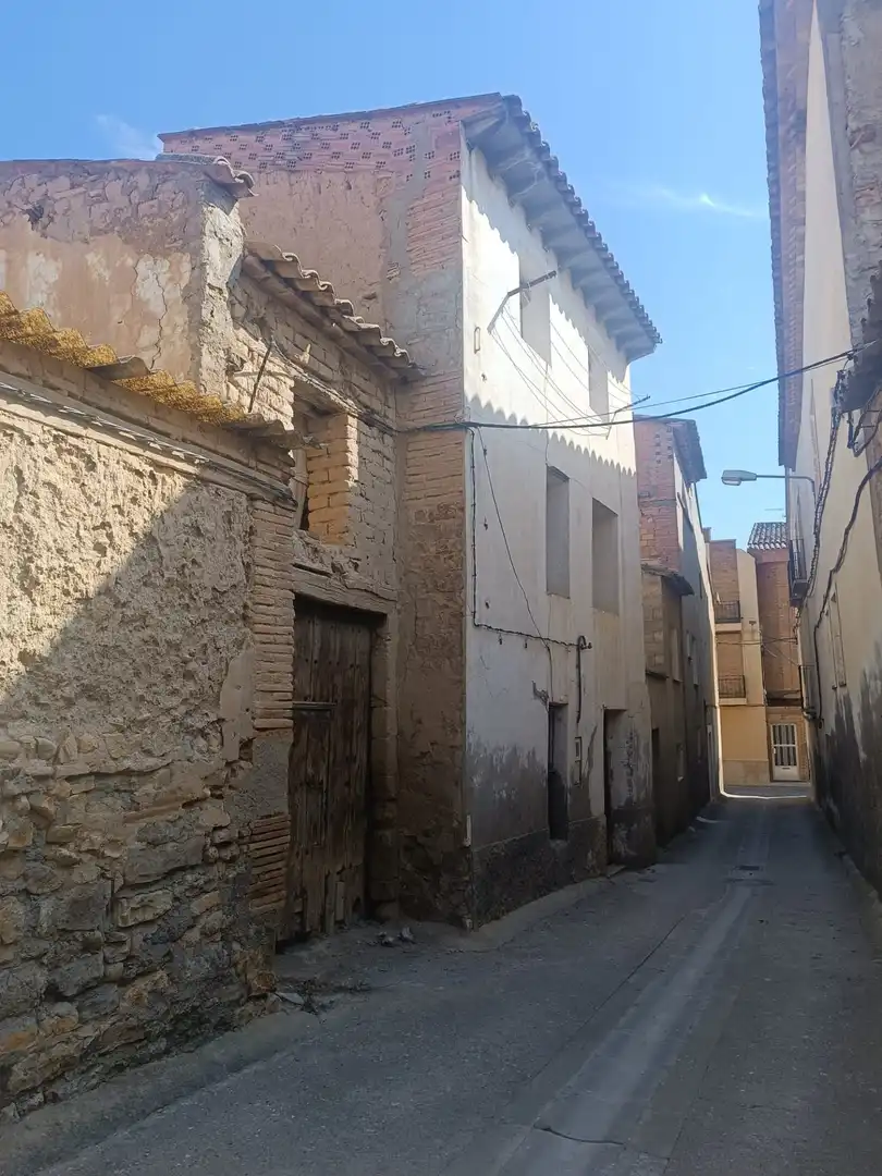 Außenansicht von Country house zum Verkauf in Alcolea de Cinca mit Terrasse, Abstellraum und Balkon
