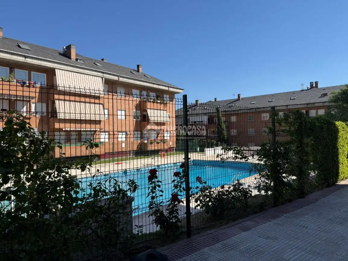 Piscina de Piso en venta en Collado Villalba con Calefacción y Terraza