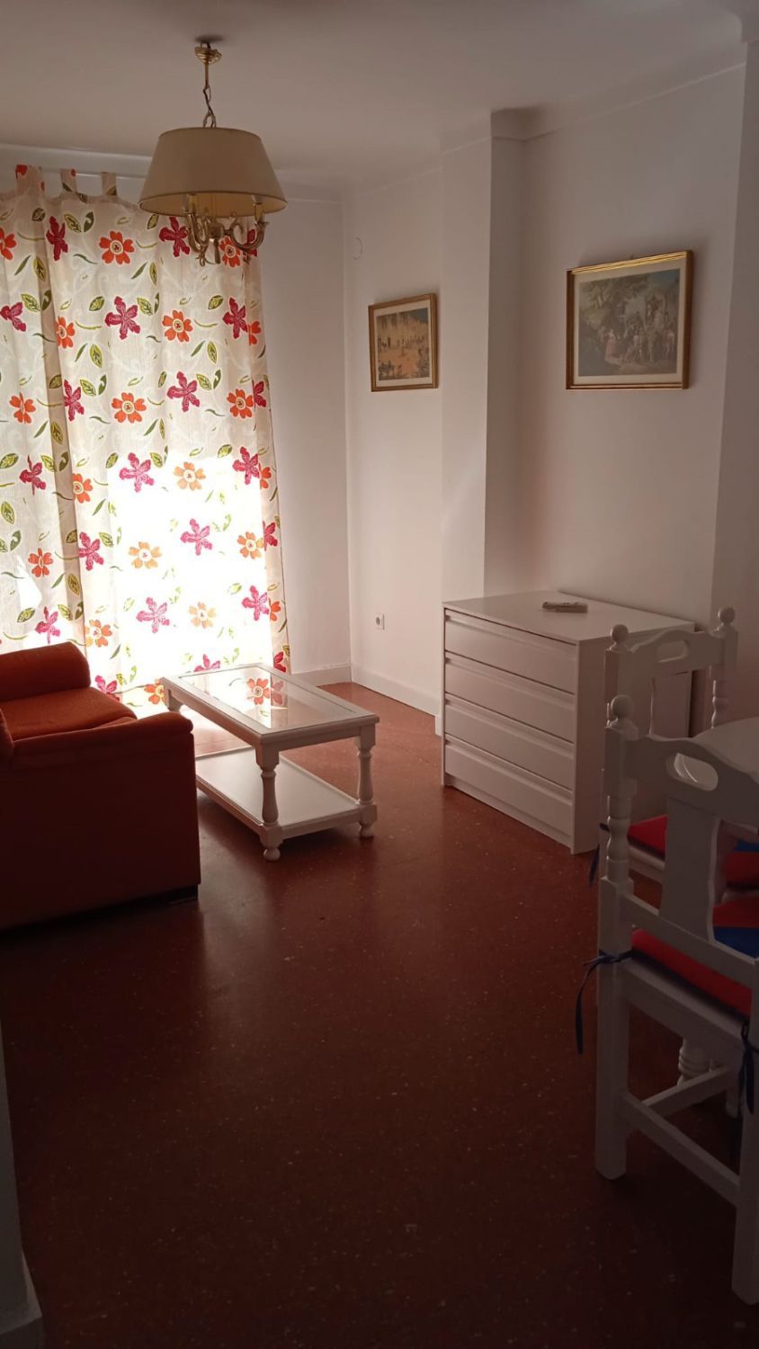 Habitación de Apartamento de alquiler en  Sevilla Capital con Amueblado