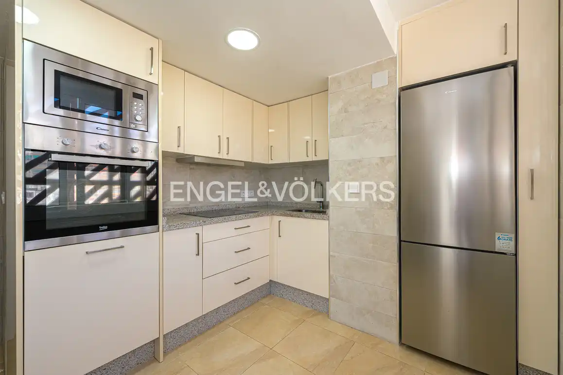Kitchen of Flat for sale in Benidorm  with Air Conditioner, Terrace and Community pool