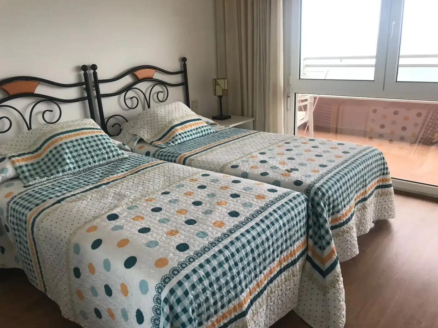Habitación de Dúplex de alquiler en Cádiz con Terraza y Amueblado