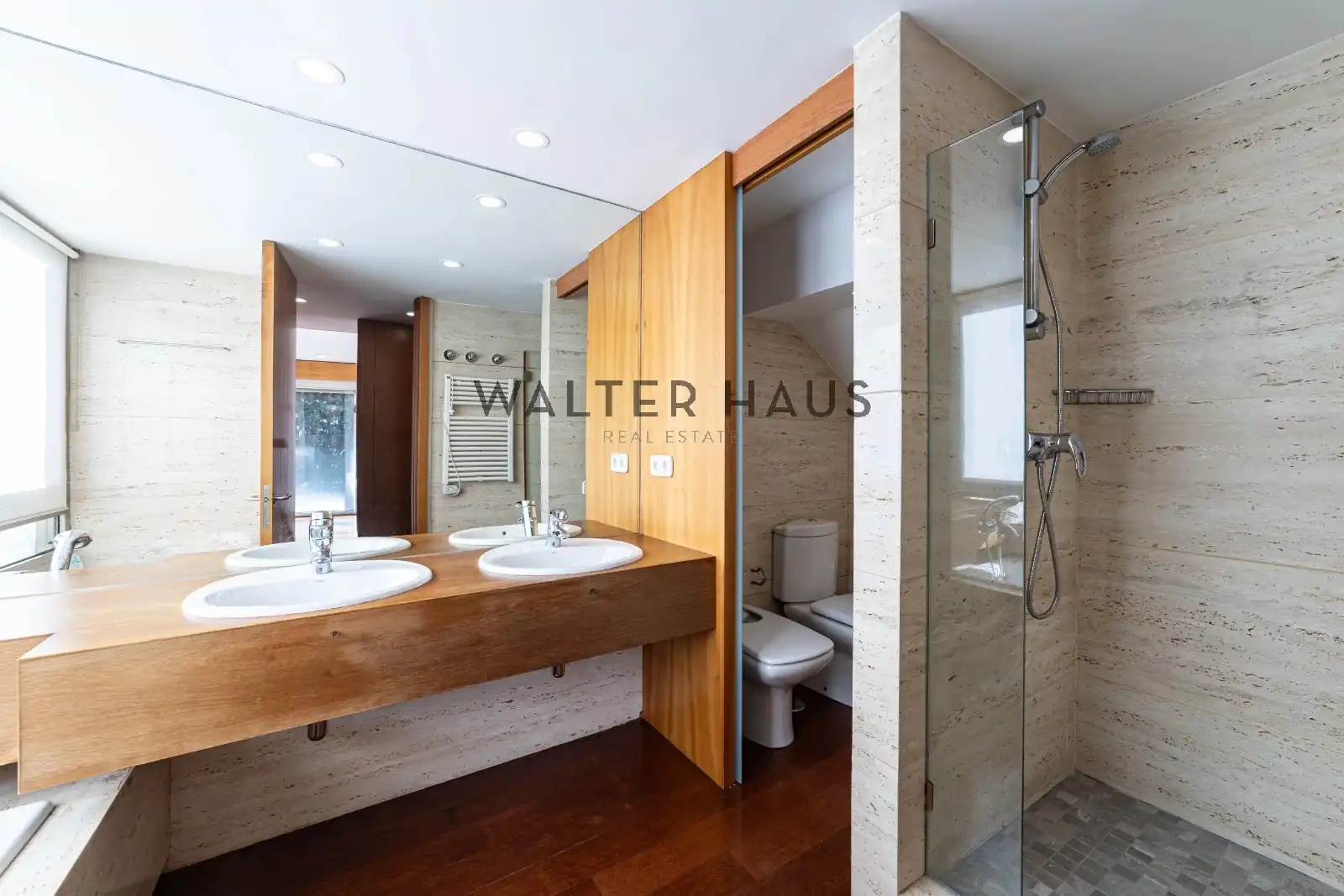 Baño de Piso en venta en Madrid con Aire acondicionado, Calefacción y Jardín privado