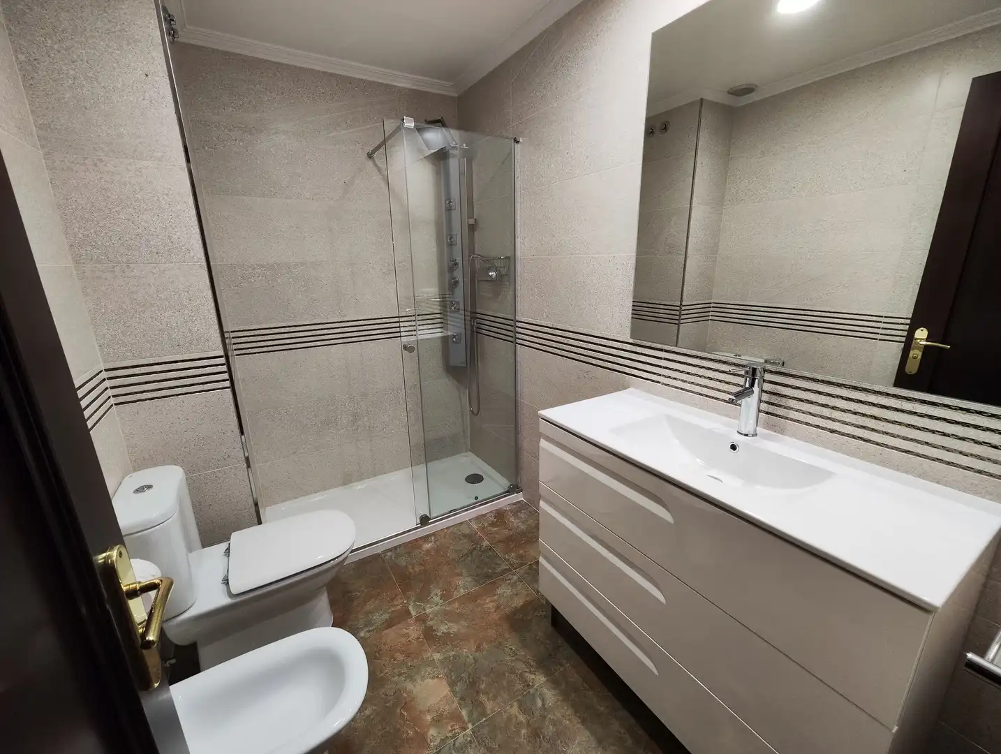Baño de Casa adosada en venta en Vigo  con Jardín privado, Parquet y Terraza