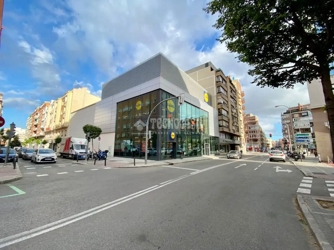 Vista exterior de Piso en venta en Madrid con Calefacción y Parquet