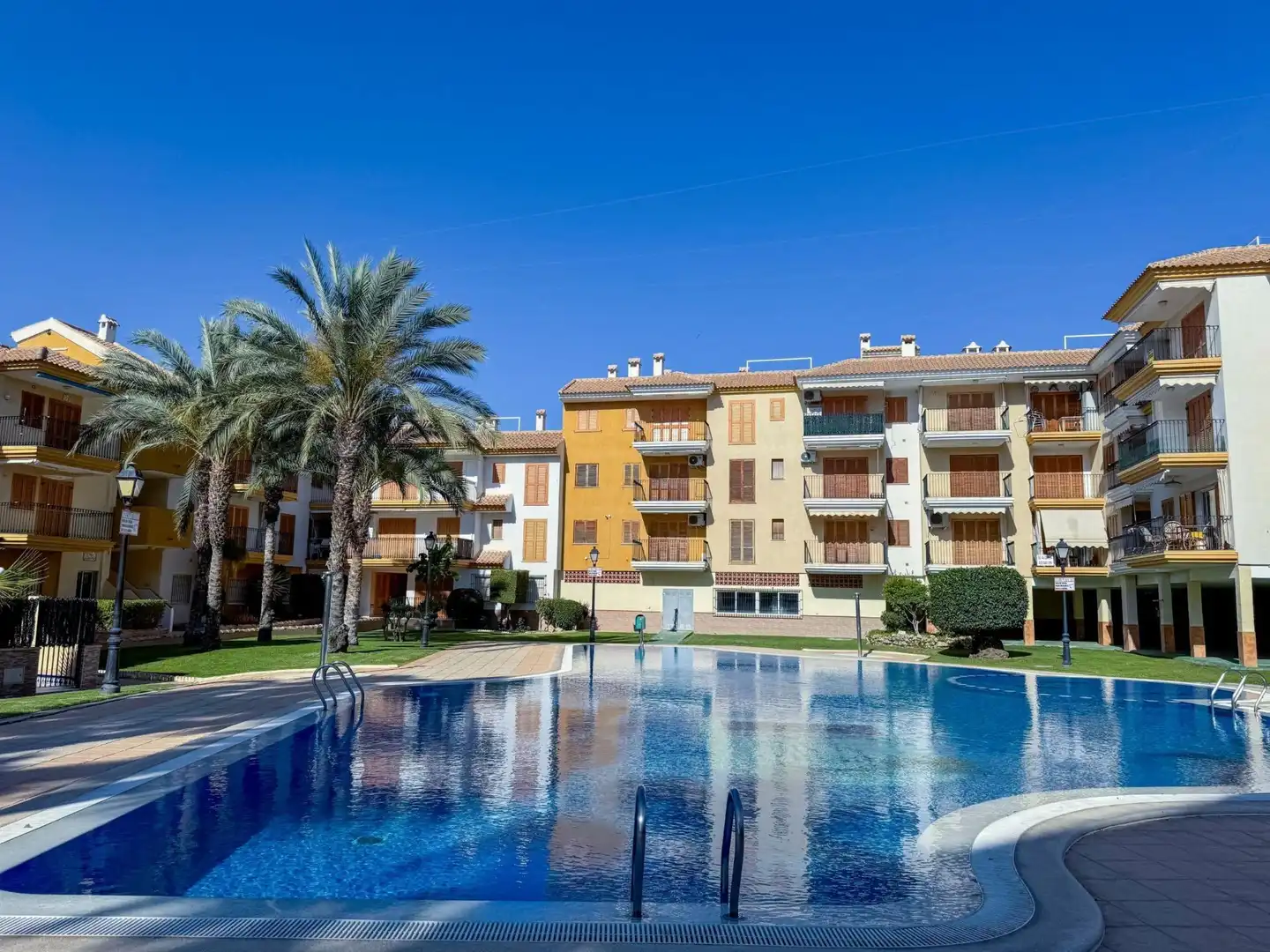 Schwimmbecken von Wohnung zum Verkauf in Mazarrón mit Klimaanlage, Balkon und Gemeinschaftspool