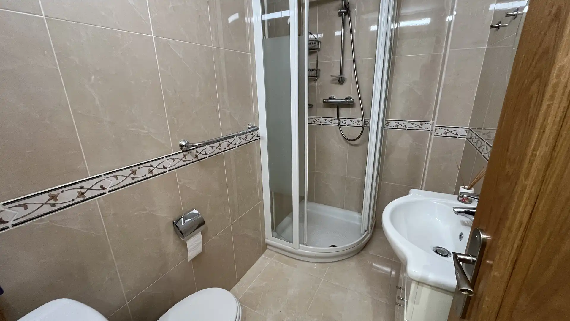 Bathroom of Flat for sale in Benidorm  with Swimming Pool, Furnished and Community pool