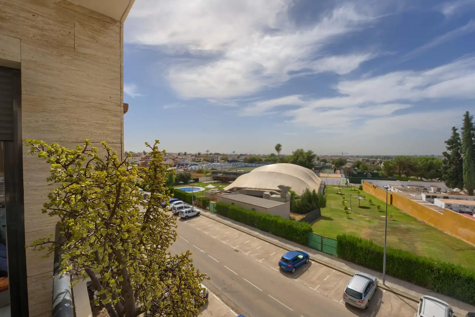Vista exterior de Piso en venta en Mairena del Aljarafe con Aire acondicionado, Calefacción y Jardín privado