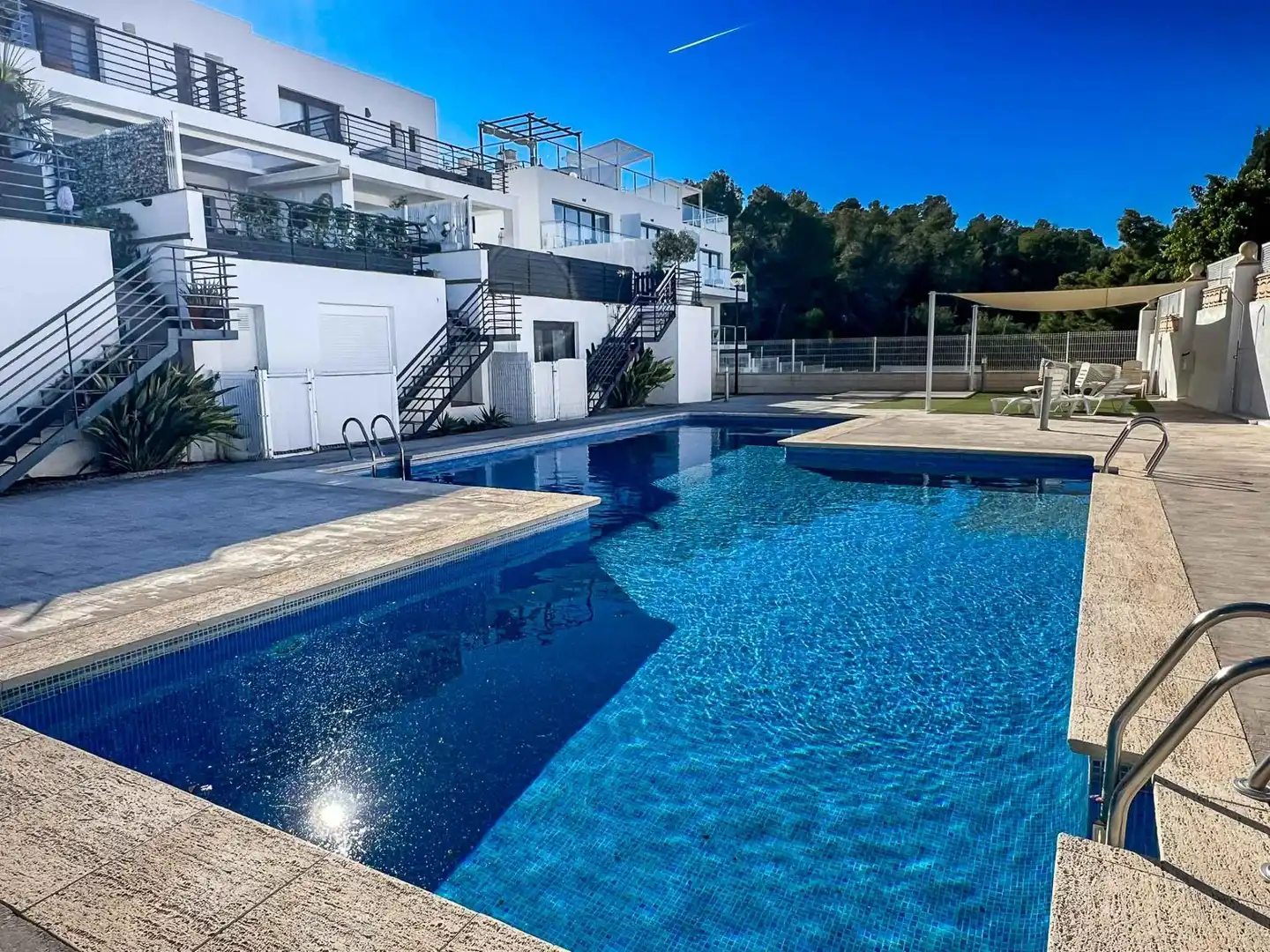 Piscina de Casa adosada en venda en L'Alfàs del Pi amb Aire condicionat, Calefacció i Jardí privat