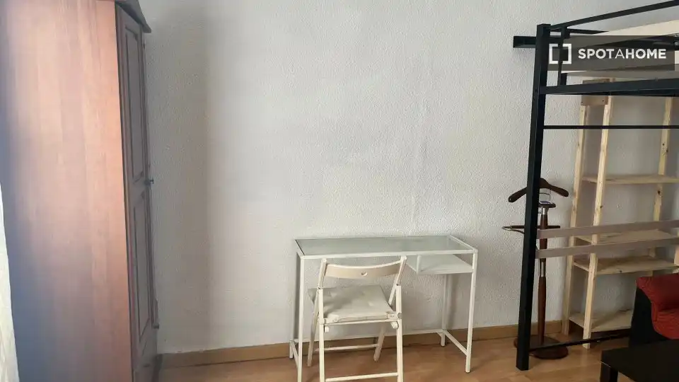 Bedroom of Flat for share in Córdoba  with Air Conditioner, Heating and Terrace