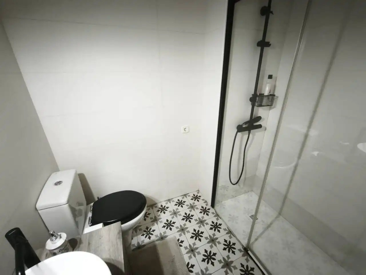 Baño de Casa o chalet en venta en Santa Coloma de Gramenet con Aire acondicionado, Jardín privado y Parquet