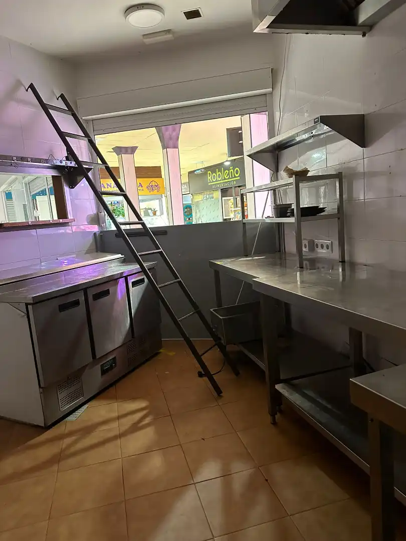 Cocina de Local en venta en Madrid con Aire acondicionado, Calefacción y Amueblado