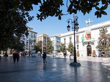 Einzelparkplatz zum Verkauf in Reyes Católicos 13