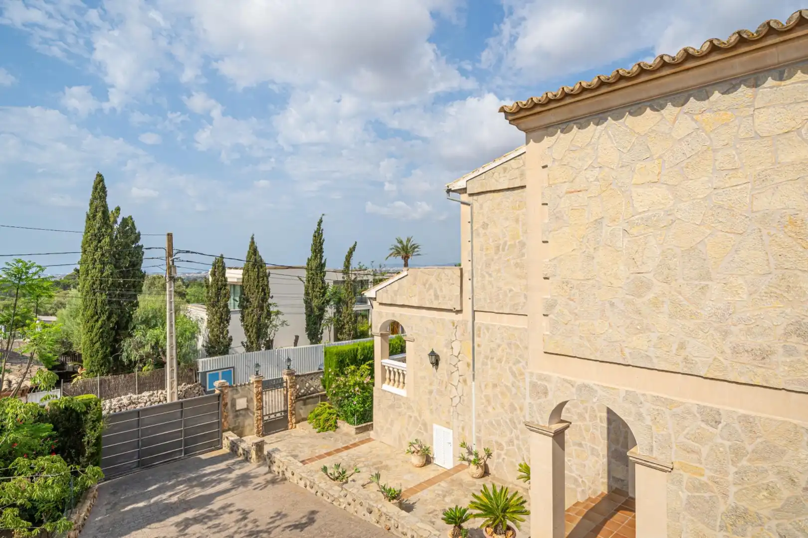 Vista exterior de Casa o xalet en venda en Marratxí amb Aire condicionat, Calefacció i Jardí privat