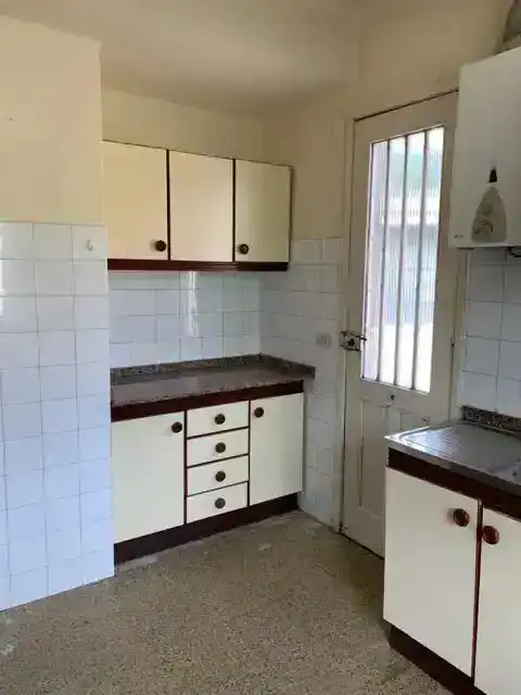 Cuina de Casa o xalet en venda en Pontevedra Capital  amb Calefacció, Jardí privat i Traster