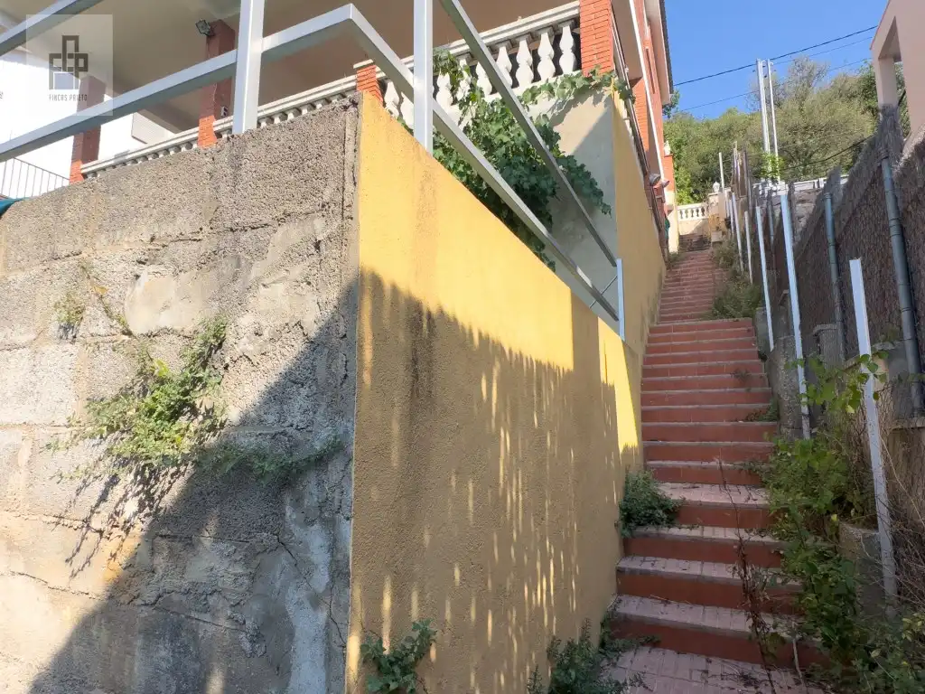 Vista exterior de Casa o chalet en venta en Torrelles de Llobregat