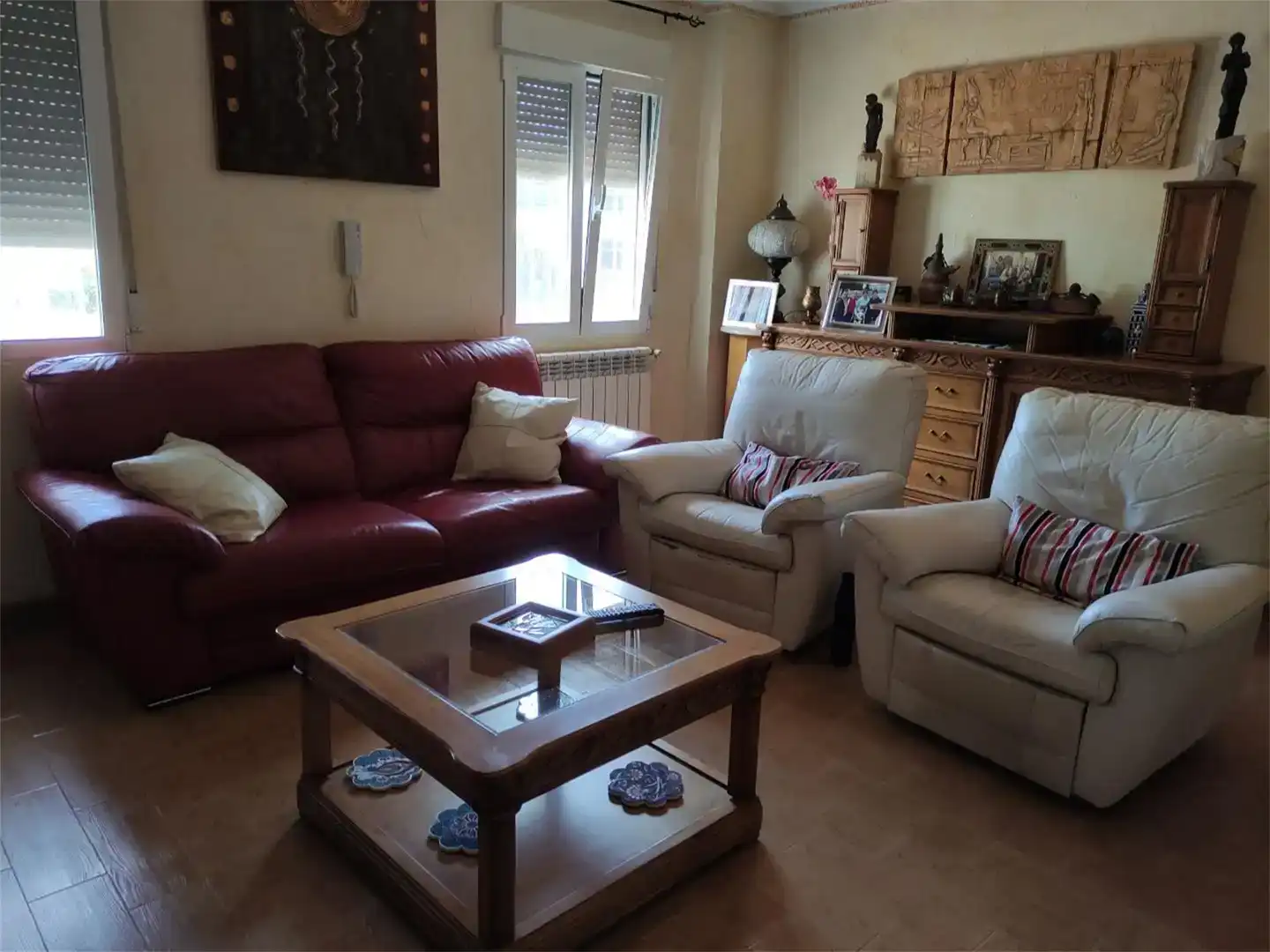 Sala d'estar de Casa o xalet en venda en Yecla amb Aire condicionat, Jardí privat i Parquet