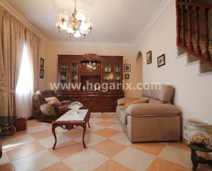 Sala d'estar de Casa o xalet en venda en San Bartolomé de la Torre amb Balcó