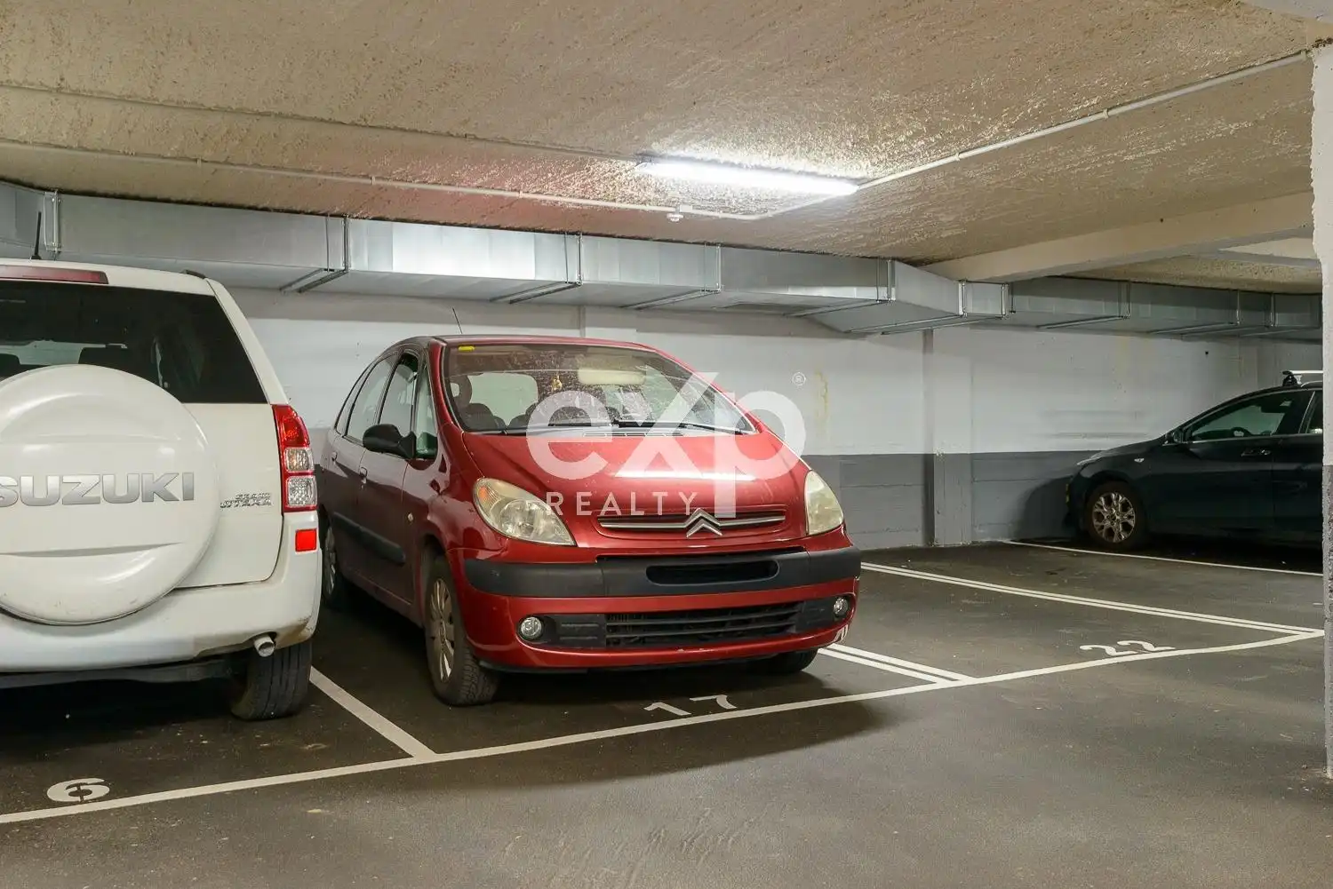 Parking de Piso en venta en Oviedo  con Calefacción y Amueblado