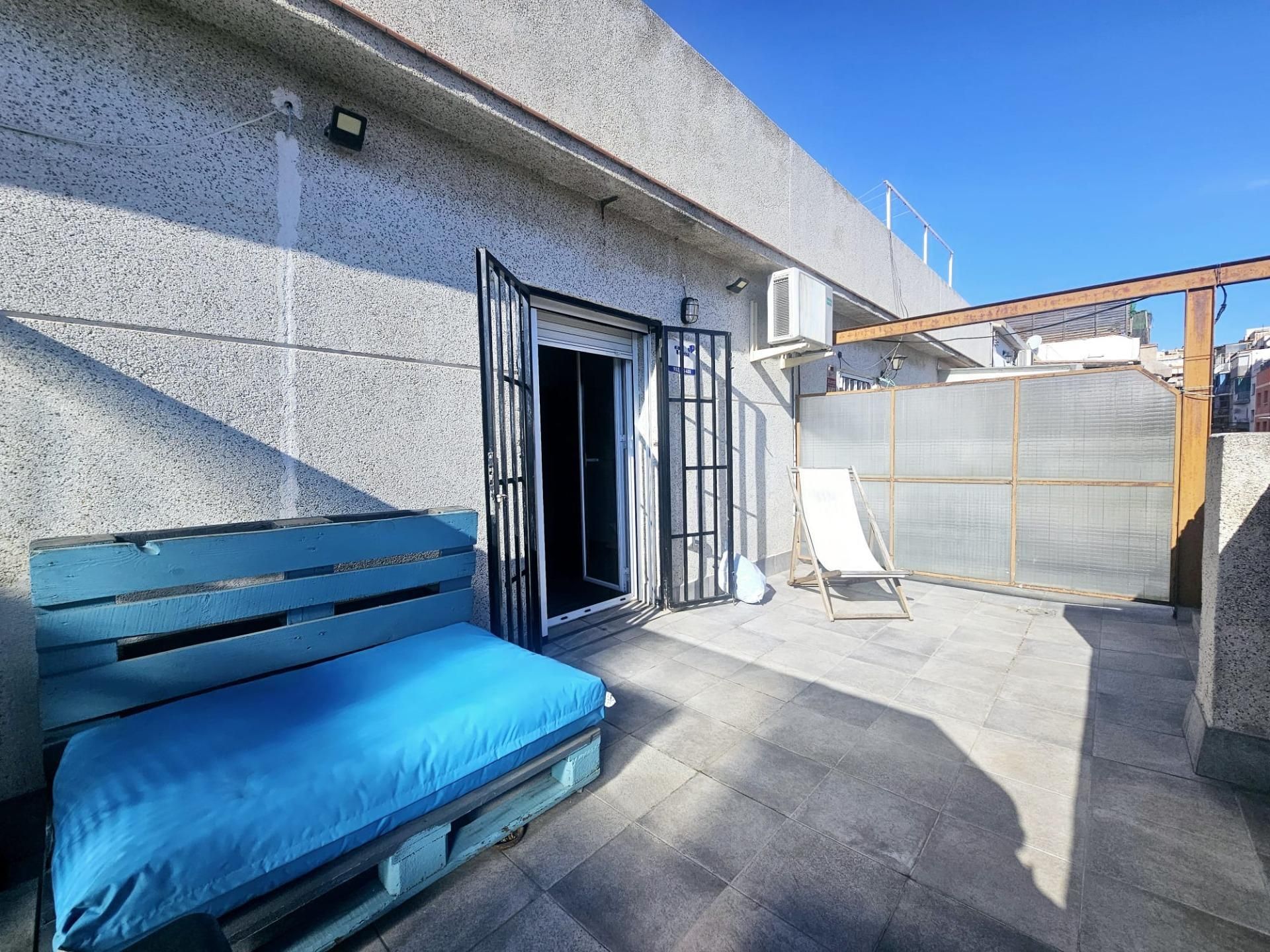 Terrassa de Àtic en venda en Santa Coloma de Gramenet amb Terrassa i Alarma