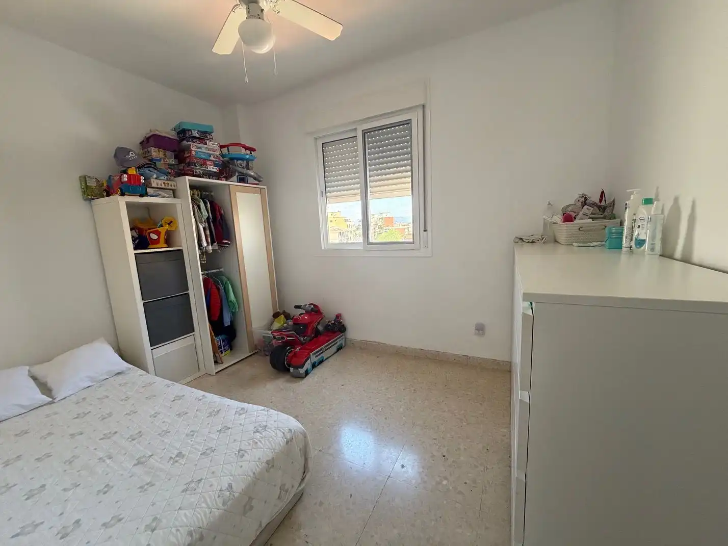 Dormitori de Pis en venda en Torremolinos amb Aire condicionat, Terrassa i Piscina comunitària